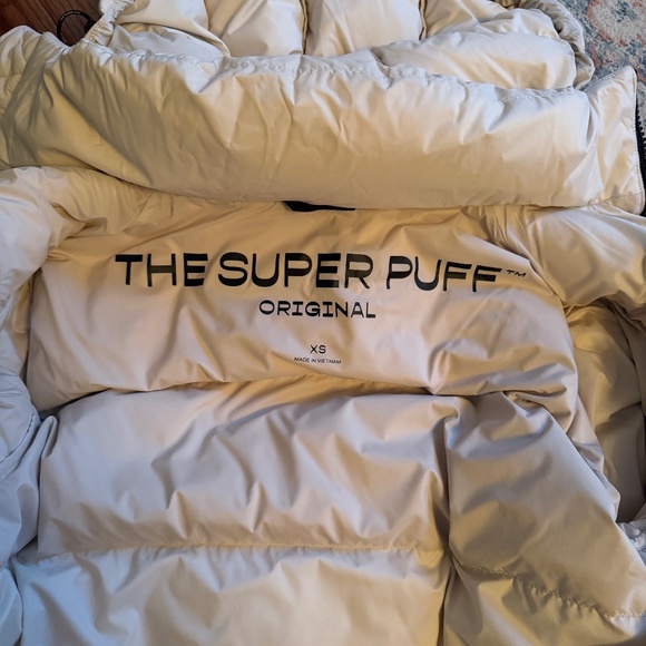 Aritzia- The Super Puff - Original - Matte Pearl - XS - Picture 6 of 8